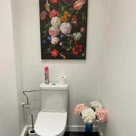 The Pink Studio - Exceptional Location In City Center - Unique & Elegant *