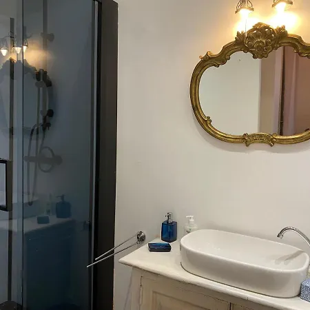 Apartment The Pink Studio - Exceptional Location In City Center - Unique & Elegant