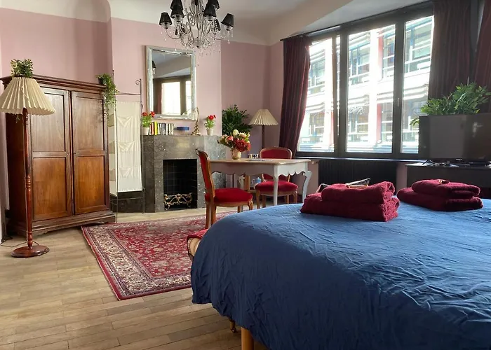 The Pink Studio - Exceptional Location In City Center - Unique & Elegant Appartement Namen